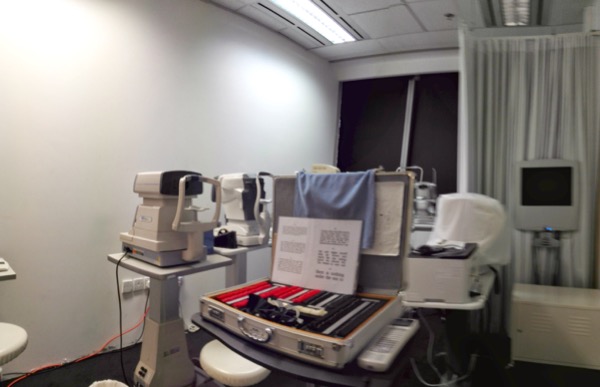 Foto interior ruang pemeriksaan - maaf ya blur nih xD