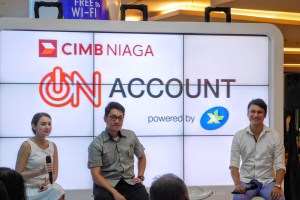 Pemandangan 'segar' nih di acara launching