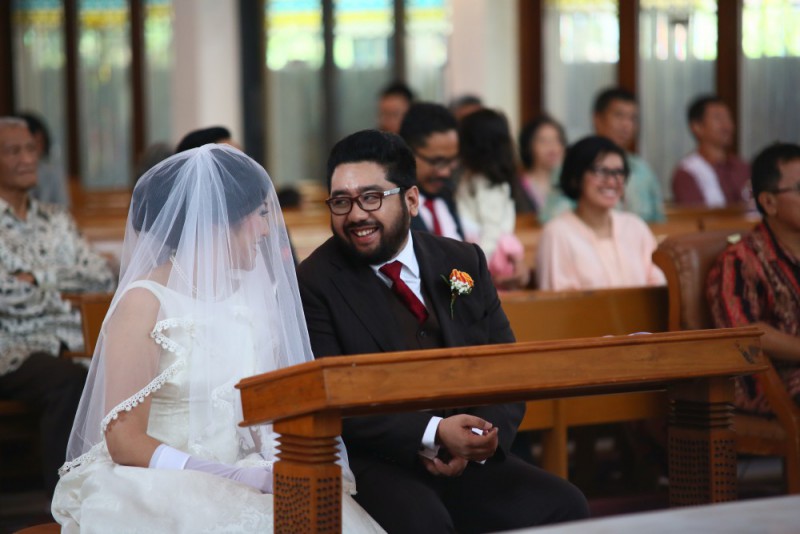 Saat menjelang diberkati di gereja