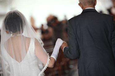 Papa saat mengantar saya ke depan altar, di hari pernikahan saya