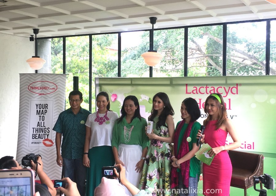 Closing photo Gathering Female Daily Lactacyd Herbal